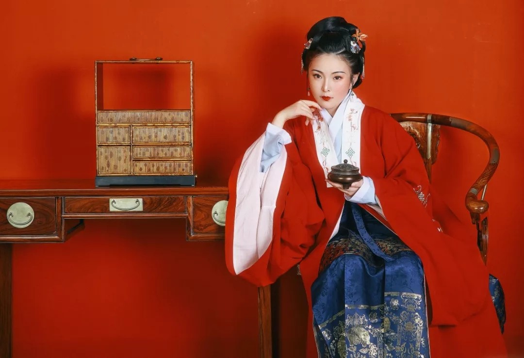 明制漢服與明式家具的雙重奏——南京正大2019春拍預展大觀！